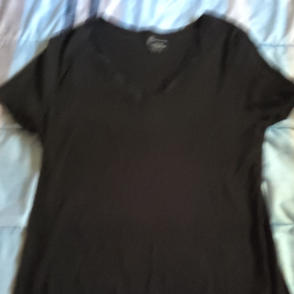 No Boundaries Black V-Neck Short Sleeve Tee